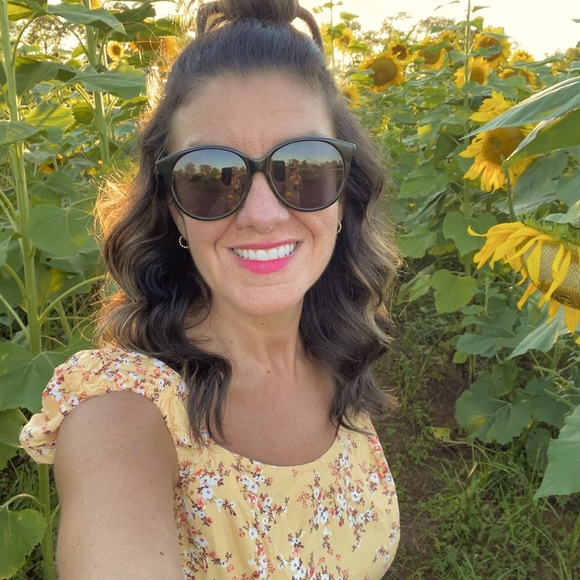 Meet your Posher, Cassandra - Picture 1 of 1